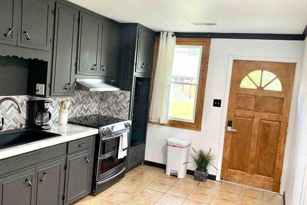 Small Rental For Couple Getaway Dalton Exterior photo