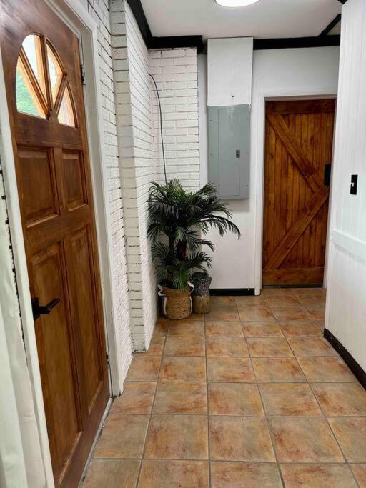 Small Rental For Couple Getaway Dalton Exterior photo