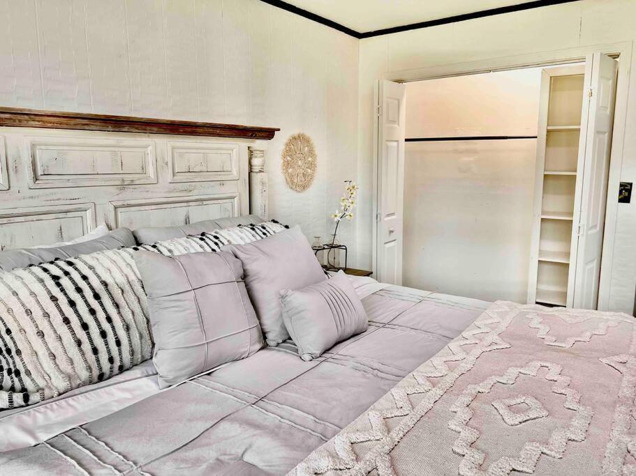 Small Rental For Couple Getaway Dalton Exterior photo