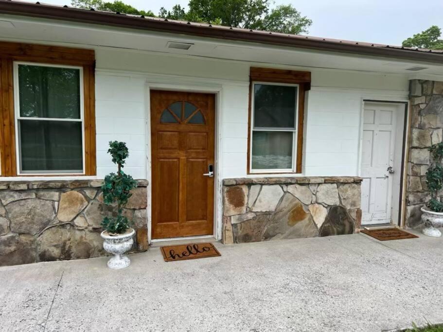 Small Rental For Couple Getaway Dalton Exterior photo