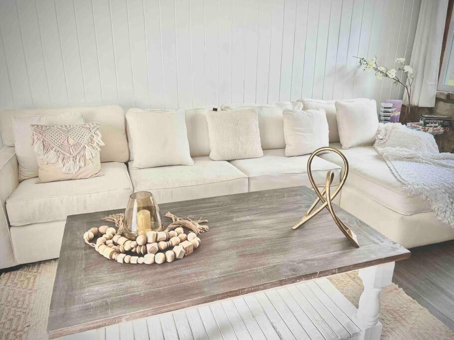 Small Rental For Couple Getaway Dalton Exterior photo