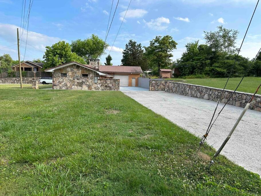 Small Rental For Couple Getaway Dalton Exterior photo