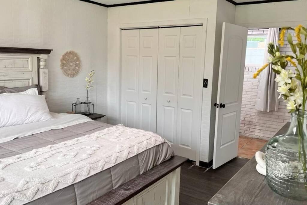 Small Rental For Couple Getaway Dalton Exterior photo