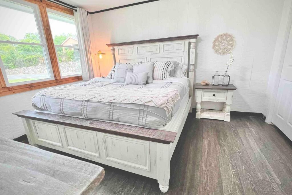 Small Rental For Couple Getaway Dalton Exterior photo